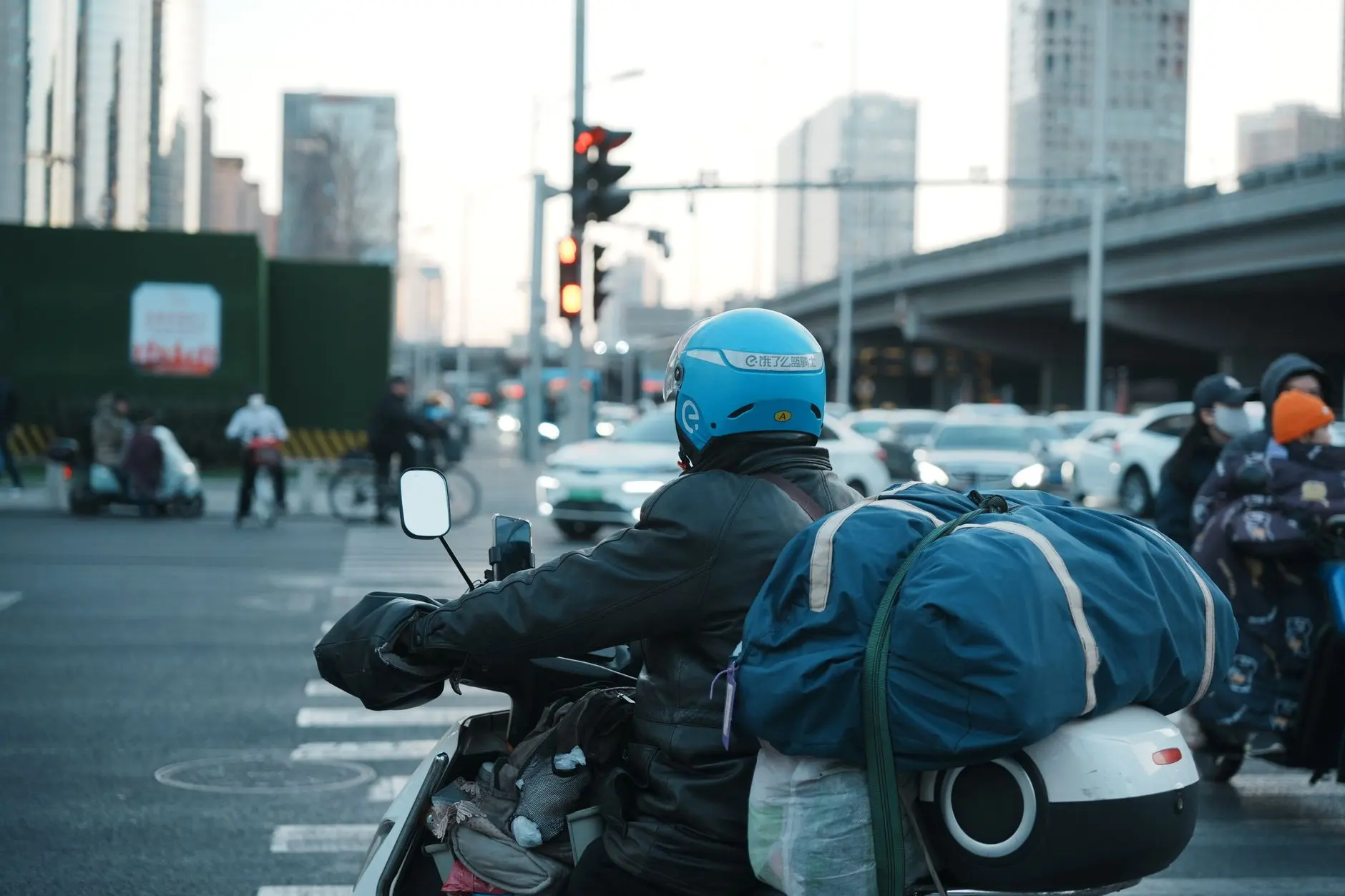 常德跑腿配送服务对比：飞跑跑腿与普通快递时效差异分析正文配图 1