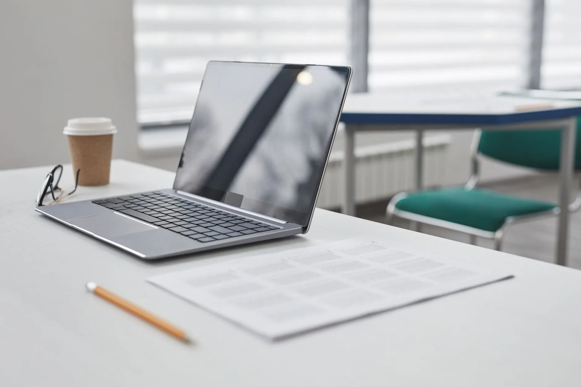 跑腿代办与同城配送服务对比：飞跑跑腿如何提升效率