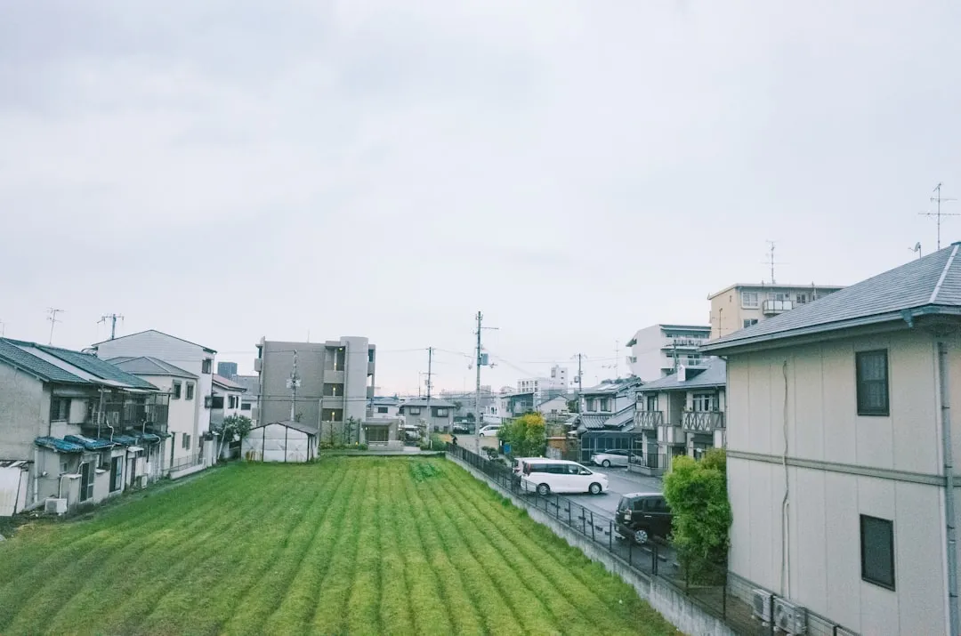 飞跑跑腿代取代办服务对比：个人日常需求与商户配送解决方案